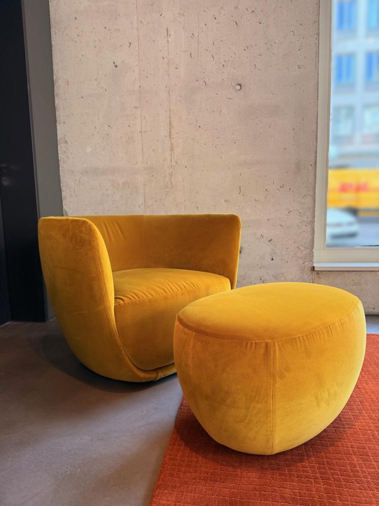 SOFTNOONS Sessel mit Sitzpouf DePadova