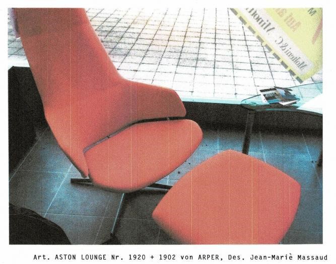 Sessel mit Hocker